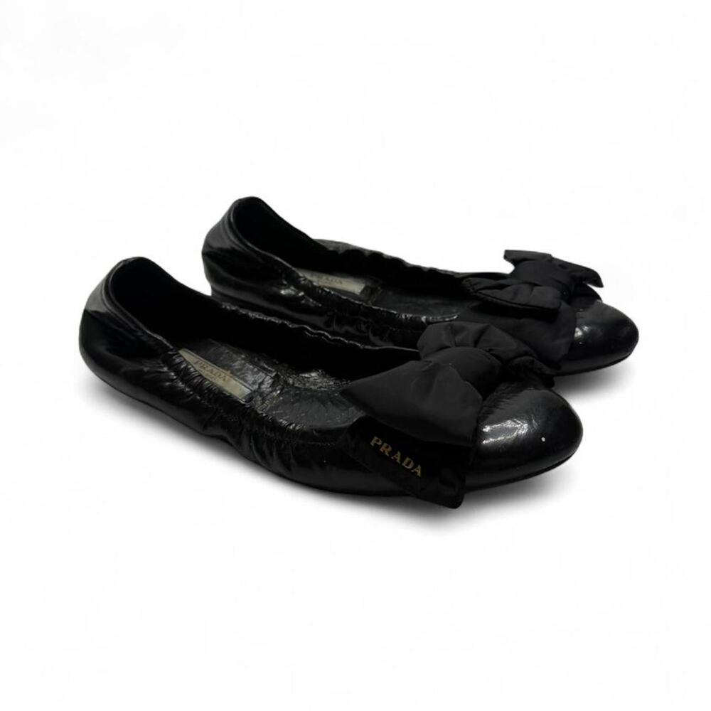 Prada early 2000s Black Patent Leather Ballet Core Flat shoes bow size 6 flats